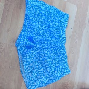 vineyard vines shorts | size M
